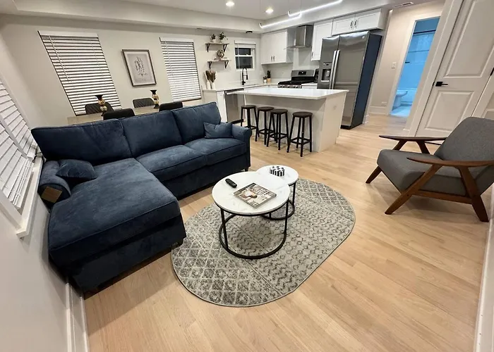 Bright & Spacious Duplex- Heart Of