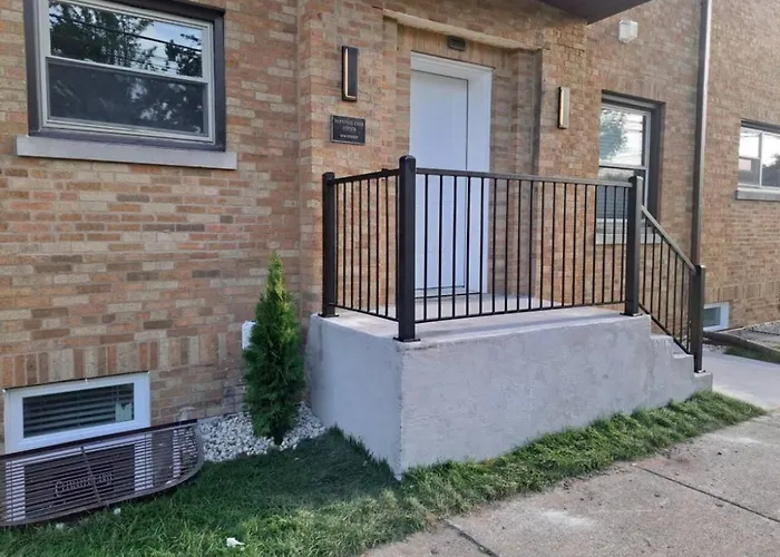Bright & Spacious Duplex- Heart Of * Brookfield