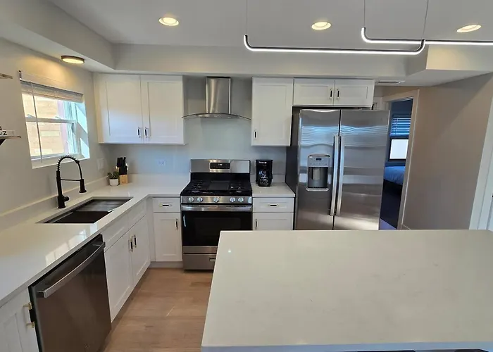 Bright & Spacious Duplex- Heart Of