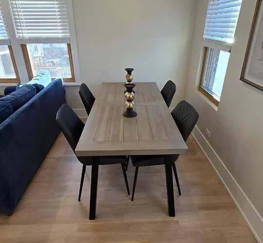 Bright & Spacious Duplex- Heart Of * Brookfield